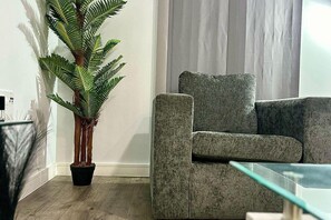 Interior - 2br-sleeps4-citycentre-parking-rooftop (Birmingham)