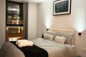 2 bedrooms, free WiFi, bed sheets - 2br-sleeps4-citycentre-parking-rooftop (Birmingham)