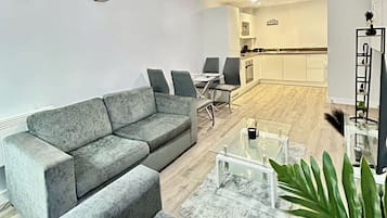 Apartment | Living area | TV