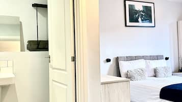 2 عدّة غرف نوم وواي فاي مجانًا وملاءات أسرّة