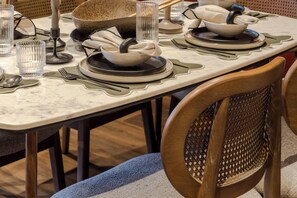 Apartemen Superior | Makan di kamar