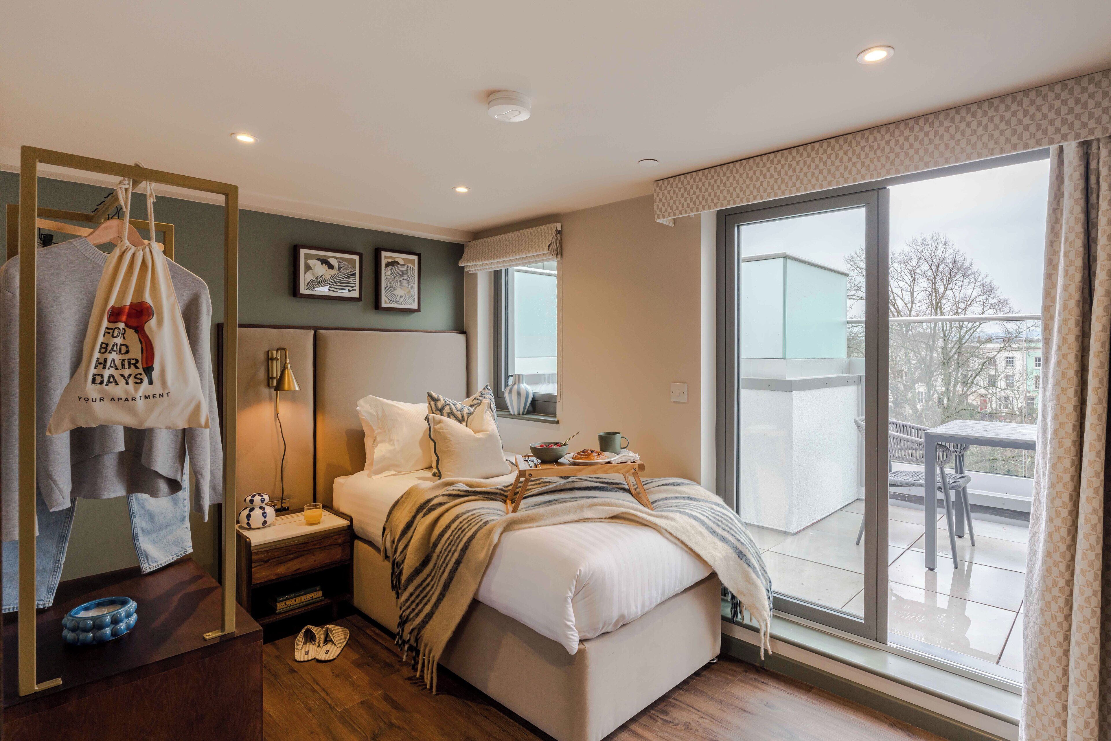 Grand Apartment | Hypo-allergenic bedding, in-room safe, desk, laptop workspace