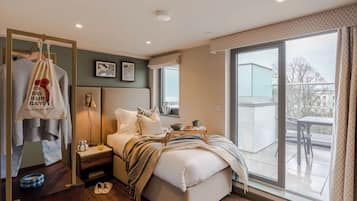 Grand Apartment | Hypo-allergenic bedding, in-room safe, desk, laptop workspace