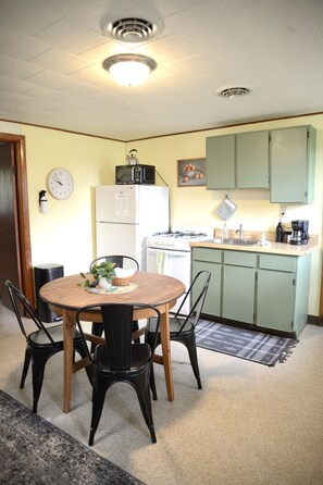 Private kitchen - #4 Beaver Creek Cabin (Strasburg)