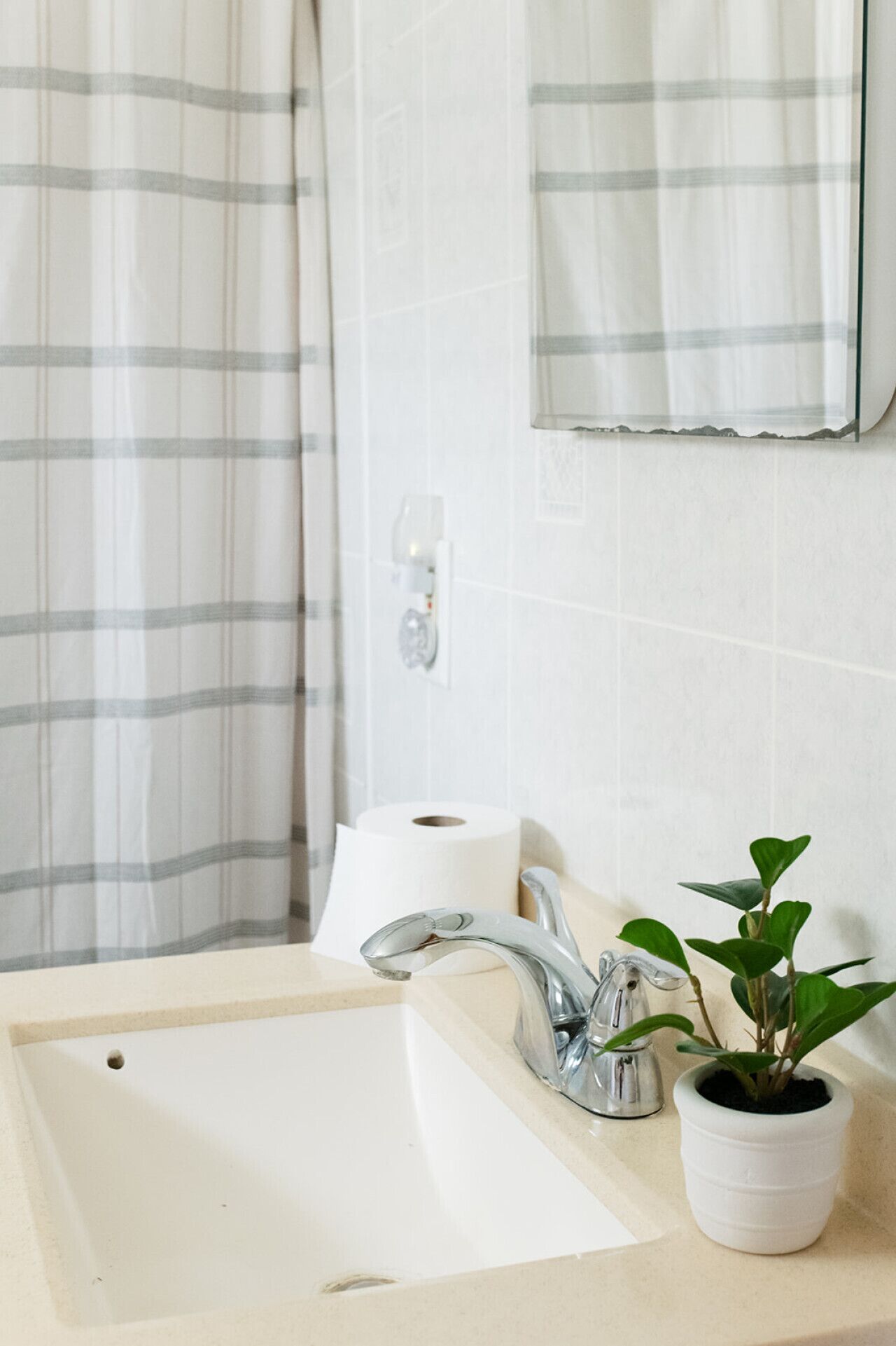 Hair dryer, towels