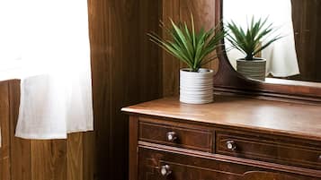 1 bedroom, desk, free WiFi, bed sheets