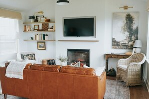 Smart TV, fireplace, books