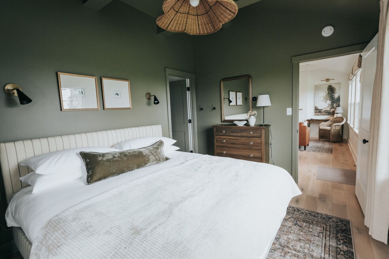1 bedroom, desk, iron/ironing board, WiFi (free)