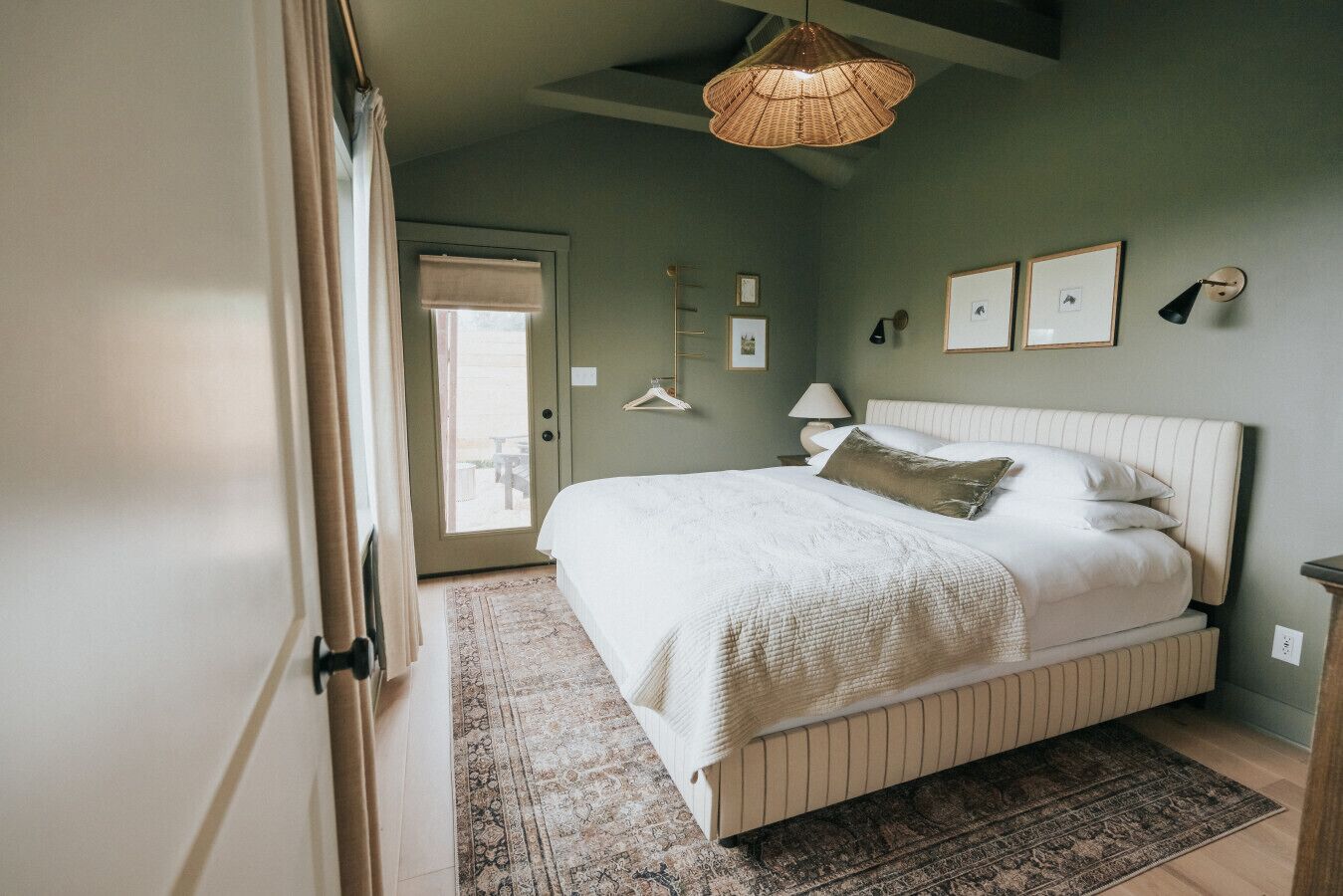 1 bedroom, desk, iron/ironing board, WiFi (free)