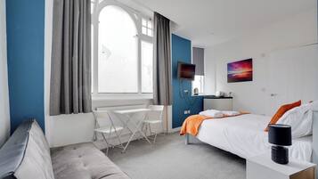 Habitación triple familiar | Tabla de planchar con plancha, wifi gratis, ropa de cama