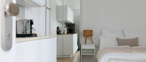 1 slaapkamer, een bureau, een strijkplank/strijkijzer, wifi