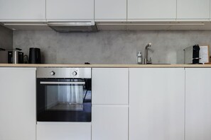 Refrigerador, horno, parrilla de estufa y lavavajillas 