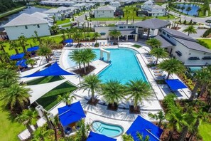 A resort with a large swimming pool, sun loungers, and palm trees. - 6 Ensuites Sonoma Resorts (Kissimmee)