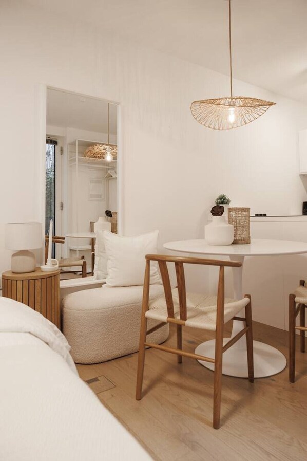 Interior - Cozy BOHO Loft, 10min to City Center, terrace (Wien)