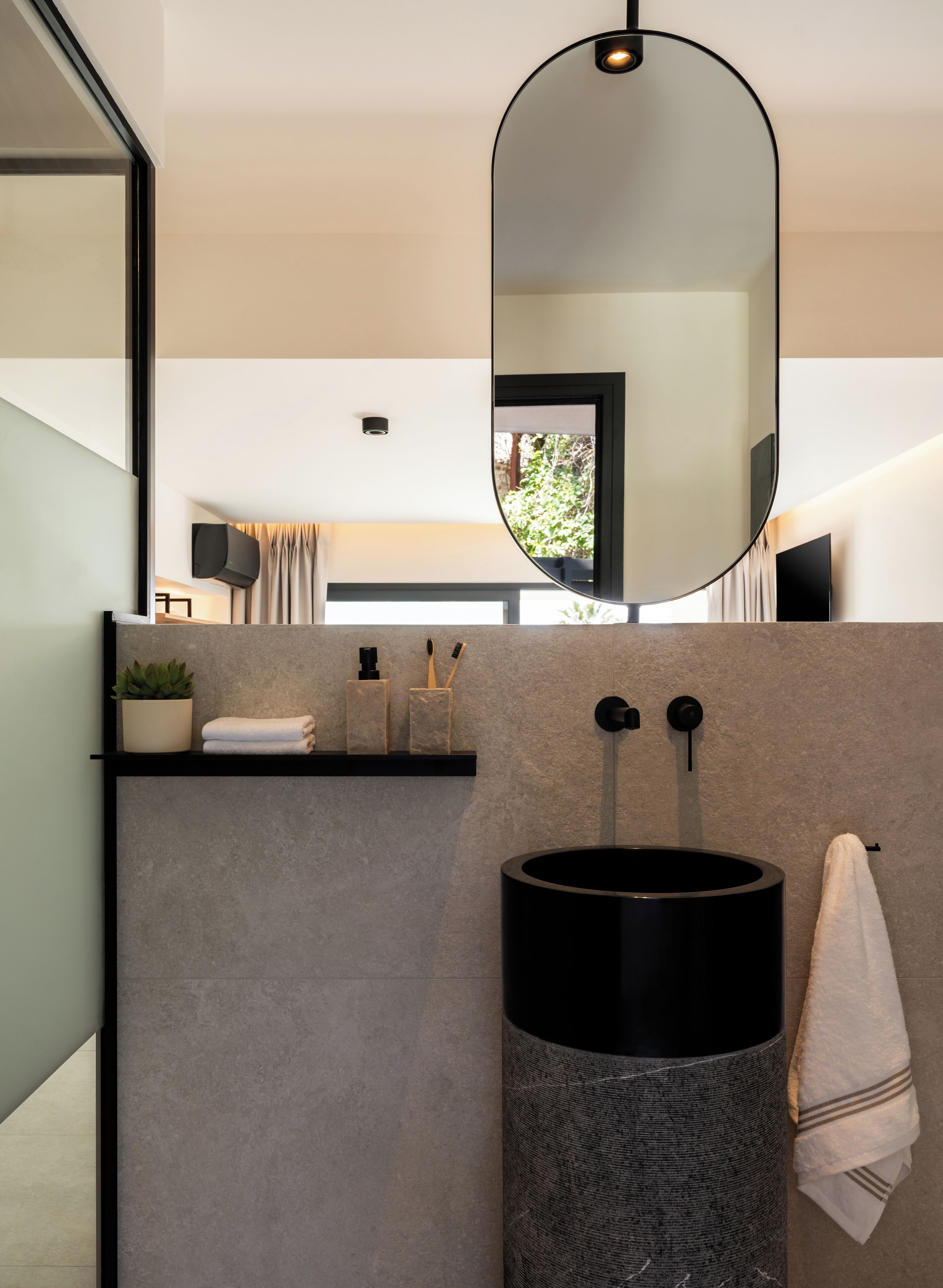 تجهيزات دش، مستلزمات مجانية للعناية الشخصية، مجففات شعر، خف للقدمين