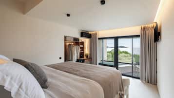 Suite with Jetted Tub | 客房内保险箱、熨斗/熨板、免费 WiFi、床单
