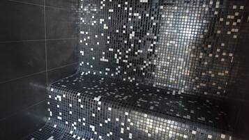 Un sauna, una bañera de hidromasaje, baño turco, masajes