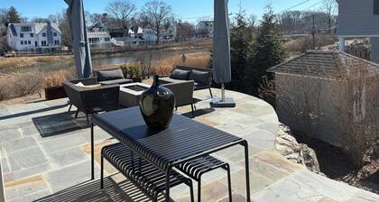 Delightful Light-Filled Bungalow Walk To Beach And Rowayton Village