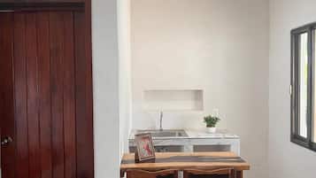 Cookware/dishes/utensils