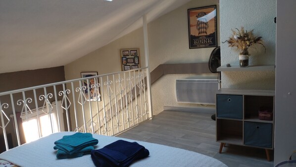 1 chambre, fer et planche à repasser, Wi-Fi, draps fournis