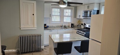 Hello, welcome to our COMFY 2 BEDROOM apartment located in Wilmington Delaware.