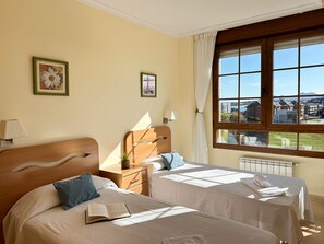 2 bedrooms, iron/ironing board, bed sheets