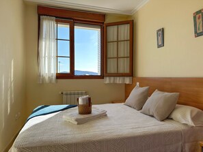 2 chambres, fer et planche à repasser, literie fournie