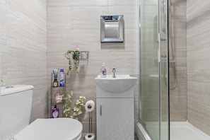 Hair dryer, towels - Stylish Birmingham Apartment with Fast WIFI (Birmingham)