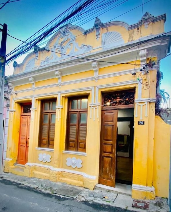 Front of property - A Casa dos Mestres (Salvador)