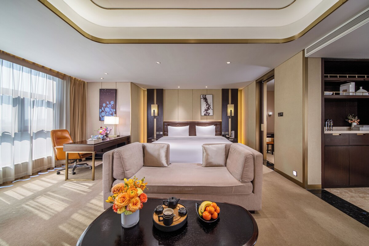 Luxury Single Room | Premium bedding, down duvets, free minibar, in-room safe