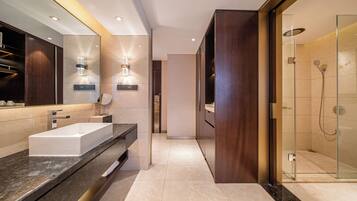 Premium bedding, down comforters, minibar (free items), in-room safe