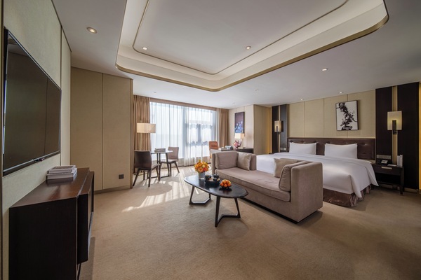 Luxury Single Room | Premium bedding, down comforters, minibar (free items), in-room safe