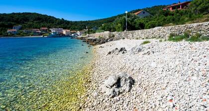 A relaxing beachside house with a hot tub overlooking the sea in Zadar County.