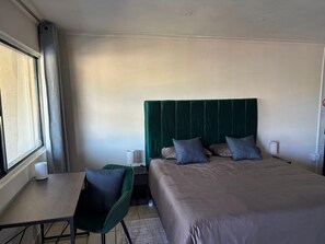 1 Schlafzimmer, Schreibtisch, WLAN, Bettwäsche