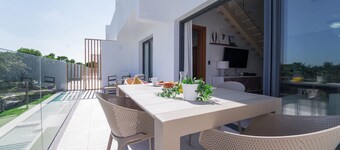 Exclusive Penthouse With Picuzzi Steps From Beach