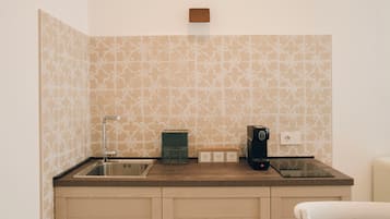 Fridge, stovetop, coffee/tea maker, cookware/dishes/utensils