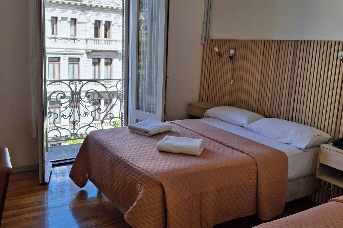 Tripla Superior, vista città | Una cassaforte in camera, Wi-Fi gratuito, lenzuola