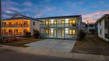 House | 3 bilik tidur, meja, Internet