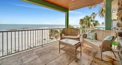 Stones Throw Beachfront Premier Suite 4 Views