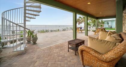 Stones Throw Beachfront Family Suite 3 Views