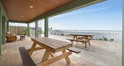 Stones Throw Beachfront Family Suite 3 Views
