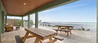Stones Throw Beachfront Family Suite 3 Views