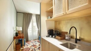 Superior Apartment | Private kitchen - Makom Ferdinand Duval (Paris)