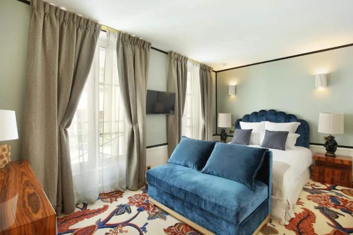 Superior Apartment | Desk, WiFi (free), bed sheets