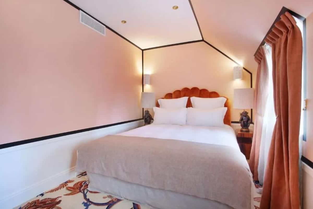 Duplex | Desk, WiFi (free), bed sheets
