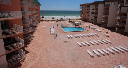 Beach Cottage 1212 in Indian Shores