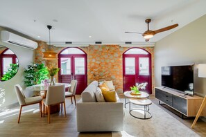 Apartment | 2 bedrooms, Internet - w Beautiful 2BR w Balcony in Casco Viejo (Panama City)