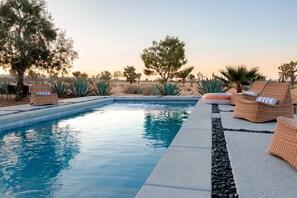 A pool area with lounge chairs and a clear view of the surrounding landscape. - Sunset Grove Two Beautiful Homes w Private Pool (Yucca Valley)