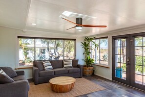 House | 6 bedrooms - Sunset Grove Two Beautiful Homes w Private Pool (Yucca Valley)