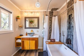 บ้านพัก | 6 ห้องนอน